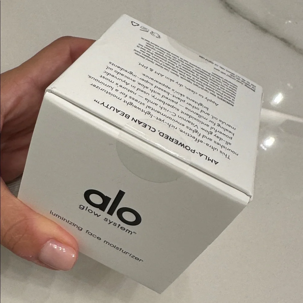 NIB ALO GLOW SYSTEM LUMINIZING FACE MOISTURIZER - Picture 2 of 6